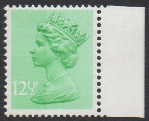 sgX899Ea var 1982 12½p with 9.5mm broad band at left - U/M